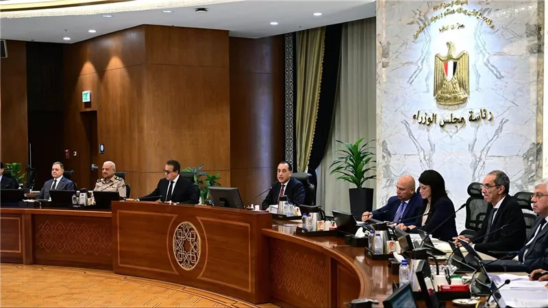مجلس الوزراء يعتمد حزمة قرارات لتعزيز البنية التحتية والطاقة والحماية الاجتماعية