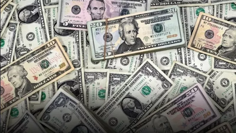 RBC كابيتال ماركتس تحذر: الدولار الأميركي مهدد بموجة هبوط طويلة