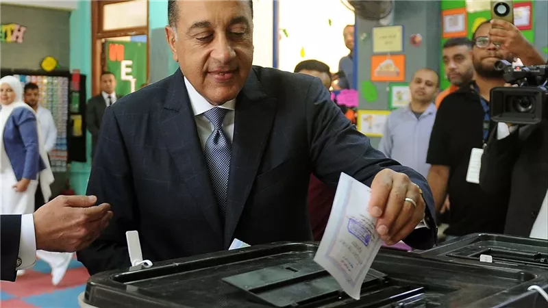 رئيس الوزراء يُدلي بصوته في انتخابات مجلس النواب 2025