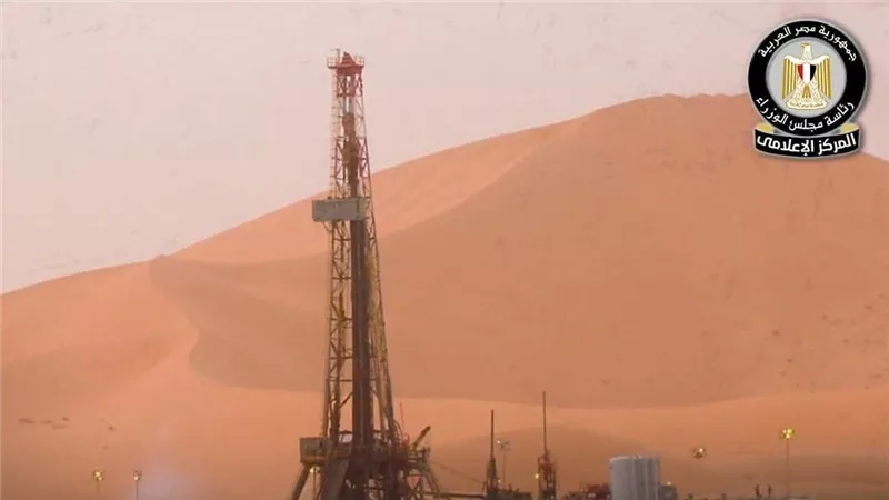 البترول تعلن كشفًا جديدًا للغاز في الصحراء الغربية بمعدل إنتاج 16 مليون قدم مكعب يوميًا