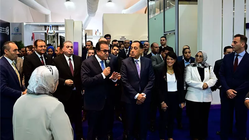 مدبولي يتفقد معرض “سمارت ديجيتال هيلث جيت” ويشيد بالابتكارات الصحية المحلية