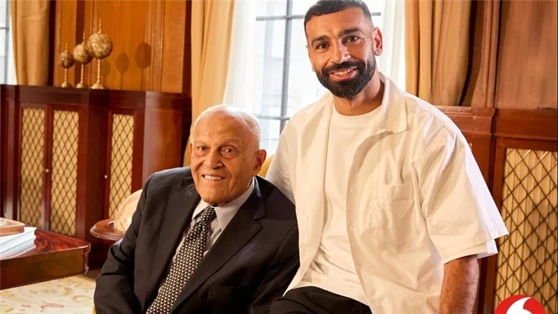ڤودافون مصر تجمع مجدي يعقوب ومحمد صلاح في لقاء تاريخي 