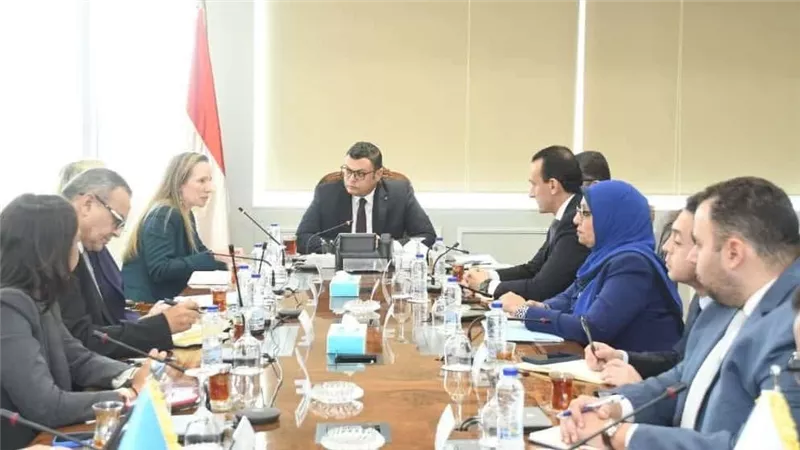 وزير الإسكان يجتمع مع بعثة البنك الدولي لبحث التعاون المستقبلي في مجالات الإدارة المتكاملة للأراضي 