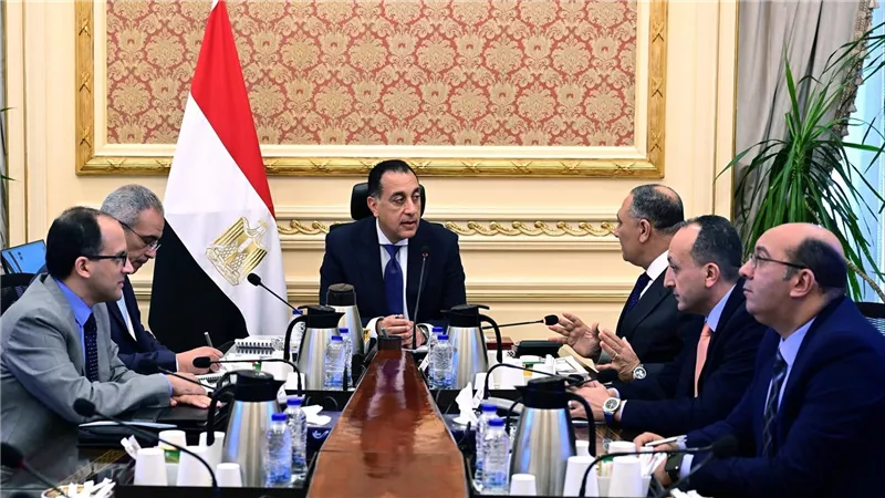 مدبولي يتابع مستجدات الملفات التنموية مع رئيس تخطيط استخدامات الأراضي