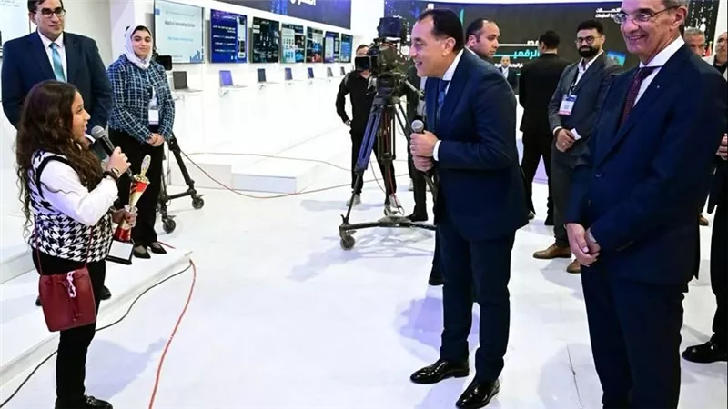 طفلة مصرية تبهر رئيس الوزراء في Cairo ICT.. وفوز عالمي بالمركز الأول