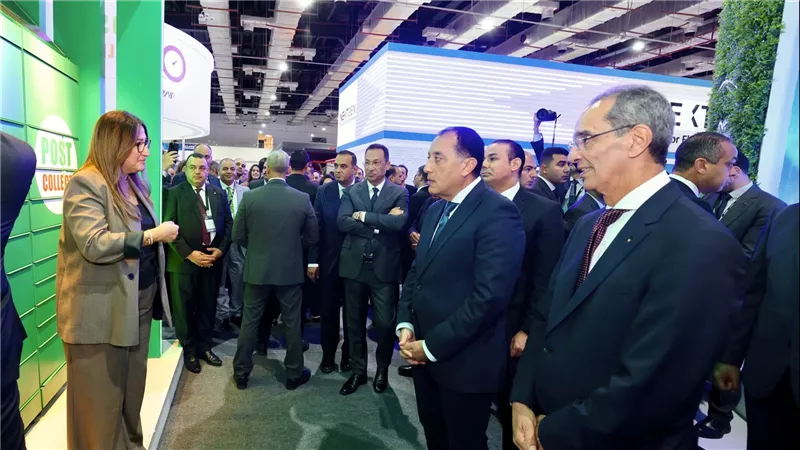 رئيس البريد يعرض أمام رئيس الوزراء أحدث الخدمات الرقمية ومبادرات الشمول المالي 