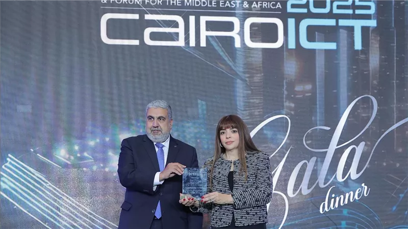 البنك الأهلي المصري يحصد جائزتين عالميتين في جوائز Élan 2025