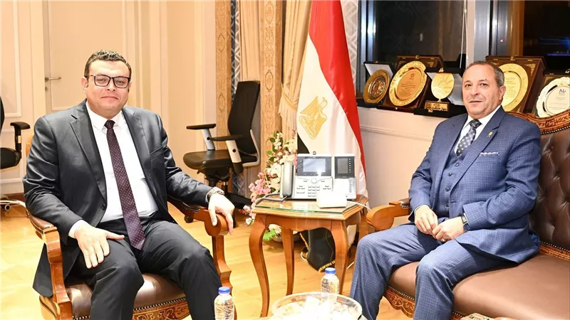 وزير الإسكان يستقبل محافظ بورسعيد لبحث استعدادت المحافظة للتعامل مع موسم الأمطار