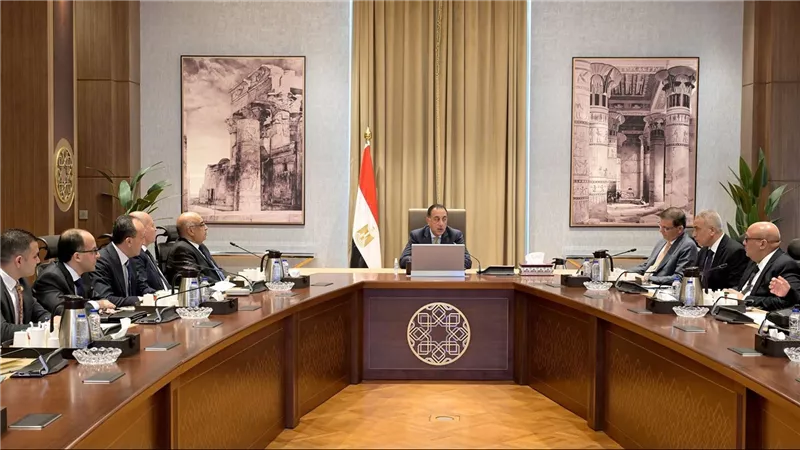 رئيس الوزراء يوجه بحل مشكلات المستثمرين وتعزيز مناخ الاستثمار