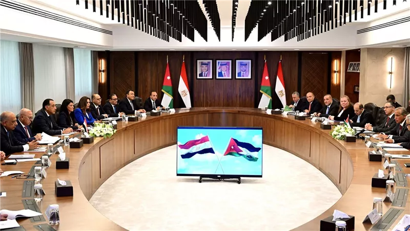 مصر والأردن والعراق تتفق على تعزيز التجارة والطاقة والمشروعات المشتركة
