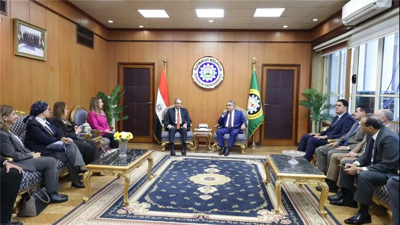 وزير الاتصالات يزور الدقهلية ويشيد بدور شركة القمم السعودية في تصدير الخدمات 