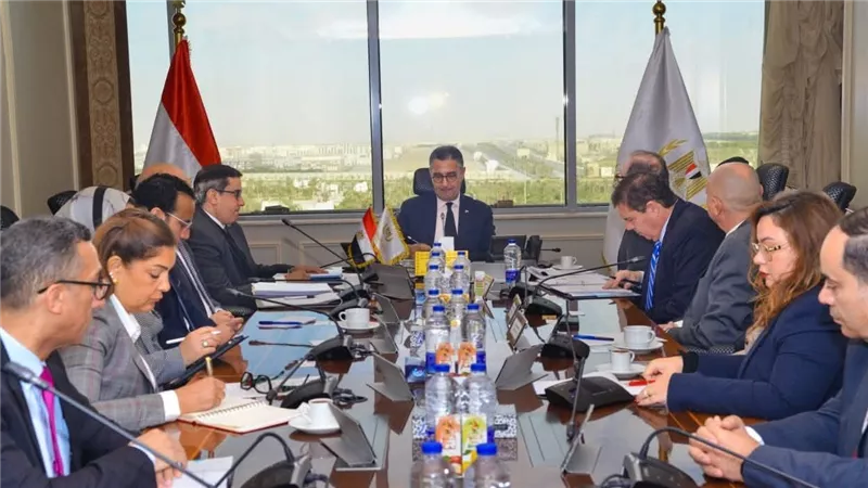 وزير التموين يبحث مع 