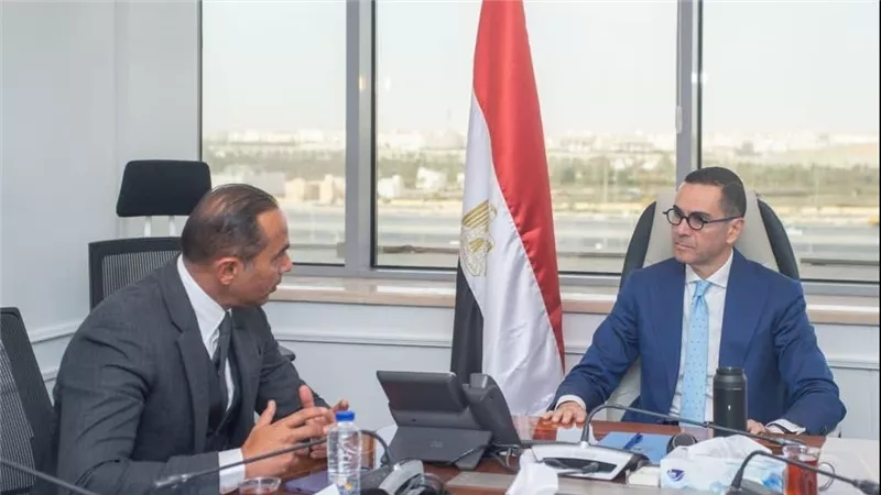 وزير الاستثمار يبحث مع “أبو غالي موتورز” خطط توطين صناعة الدراجات النارية 