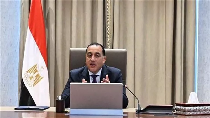 رئيس الوزراء يلتقي محافظ البنك المركزي لمتابعة الملفات الاقتصادية وتعزيز الاستقرار المالي