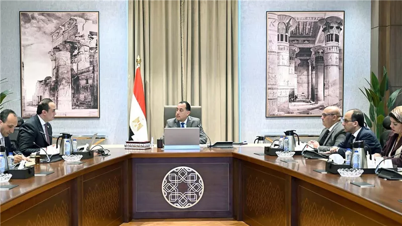 رئيس الوزراء يُتابع مع رئيس هيئة الرعاية الصحية استعدادات المرحلة الثانية للتأمين الصحي الشامل