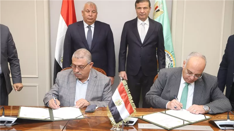 بحضور وزير الزراعة ومحافظ الوادي الجديد.. توقيع بروتوكول لحماية مركز الحرير من التهديدات البيئية