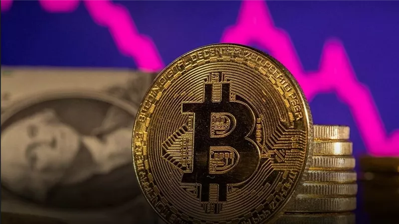 بنك شهير تحت المجهر بسبب تعاملات “بيتكوين” غير مصرّح بها