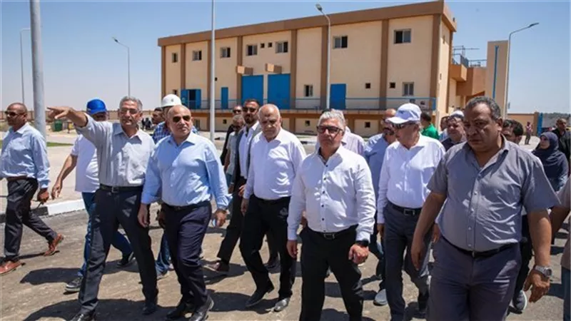 رئيس المنطقة الاقتصادية لقناة السويس يتفقد مشروعات منطقة القنطرة غرب 