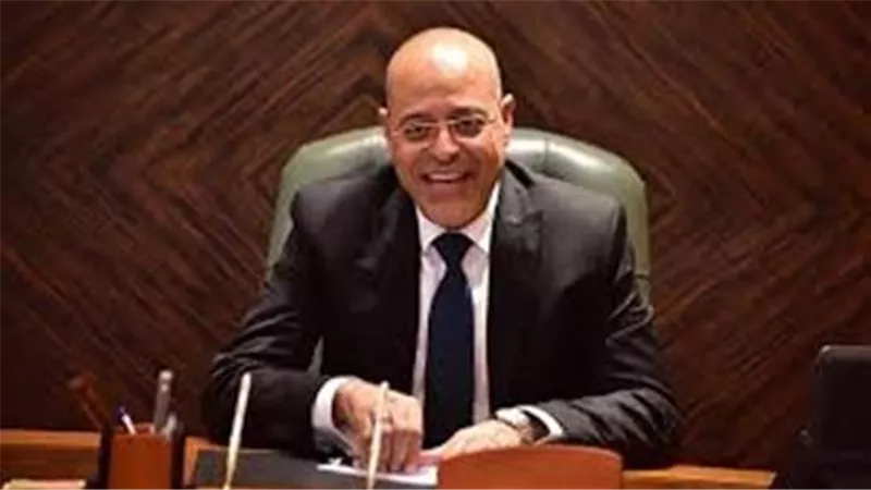 قرار وزاري يلزم أصحاب الأعمال بسداد مستحقات العمال خلال عام كحد أقصى عند الإغلاق