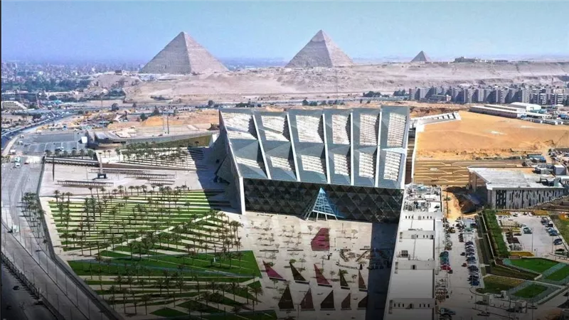 الحمصاني: تطوير الأهرامات والمتحف المصري الكبير يركز على الارتقاء بالخدمات وحماية التراث