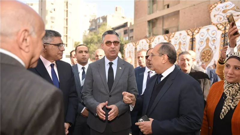 وزير التموين و محافظ الجيزة يفتتحان سوق «اليوم الواحد» بشارع فيصل