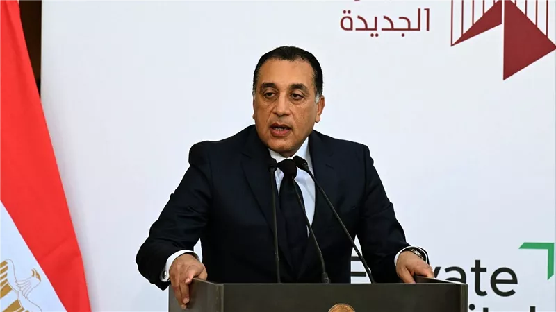 رئيس الوزراء: التأمين الصحي الشامل يضمن العلاج للمواطن في أي جهة