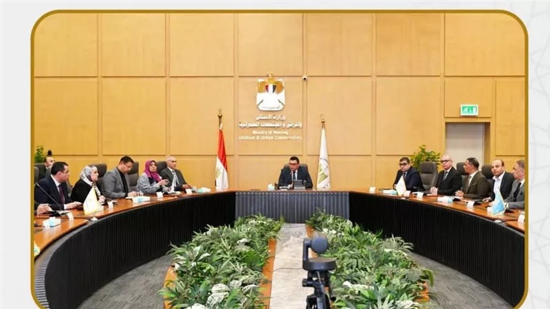 وزير الإسكان يوجّه بسرعة تقنين أوضاع الأراضي المضافة بالمدن الجديدة