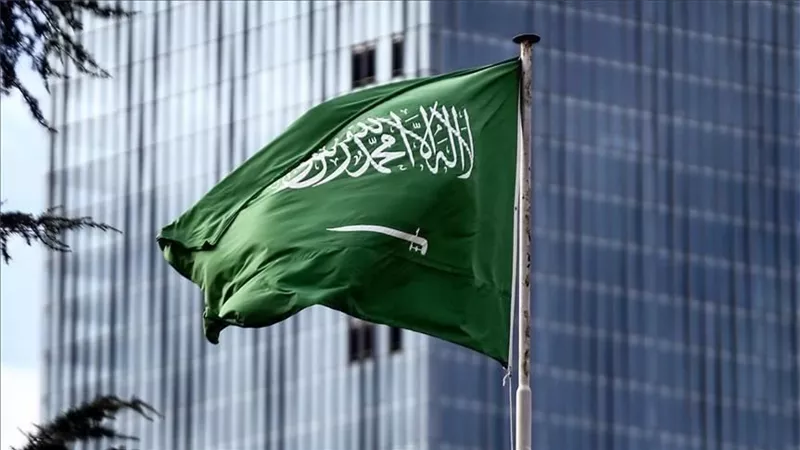 السعودية ترفع الحد الأدنى للأجور لـ8000 ريال