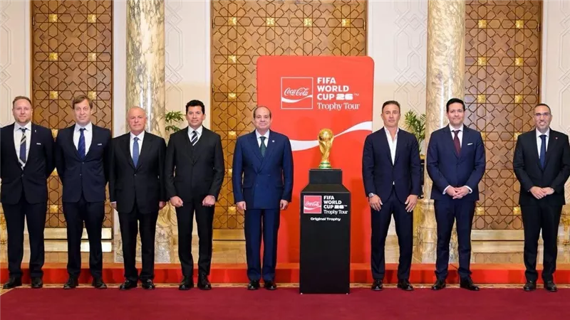 الرئيس السيسي يستقبل وفد “فيفا” خلال الجولة الترويجية لكأس العالم 2026