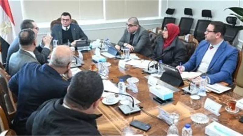 وزير الإسكان يستعرض التصور المبدئي لمشروع سكني جديد للإسكان المتوسط 