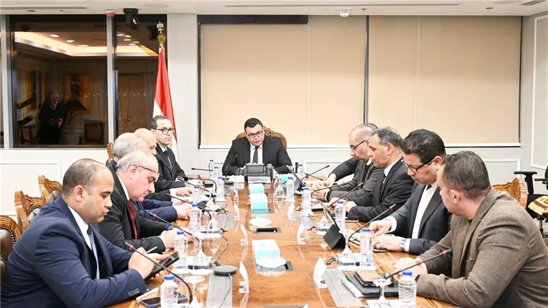 وزير الإسكان يتابع موقف مشروعات مدينة العلمين الجديدة