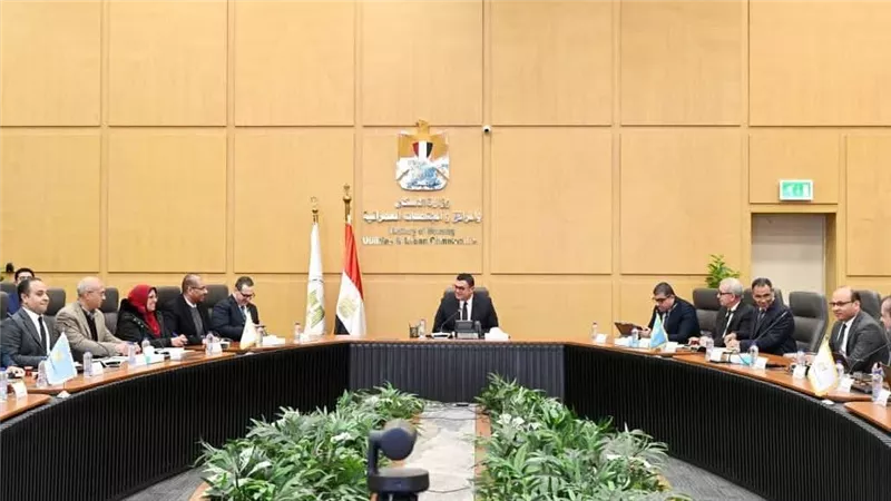 وزير الإسكان يتابع مع شركة 