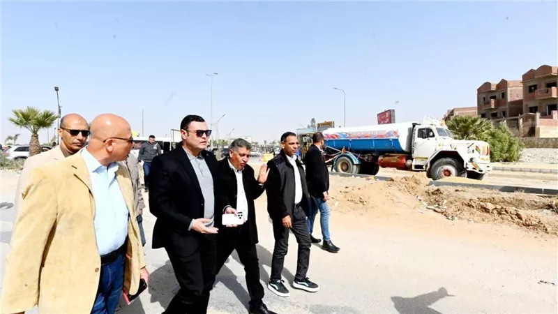 وزير الإسكان يتفقد أعمال تطوير ورفع كفاءة الطرق بعدد من المناطق الحيوية بمدينة حدائق أكتوبر