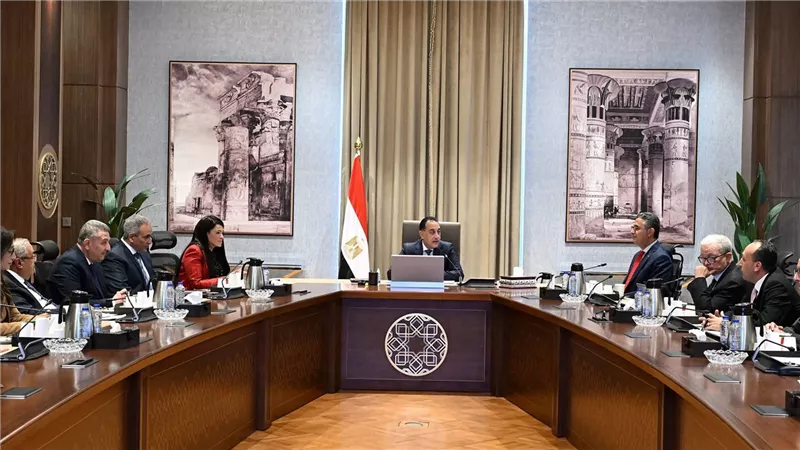رئيس الوزراء يتابع الموقف التنفيذي الحالي لمشروعات حماية الشواطئ