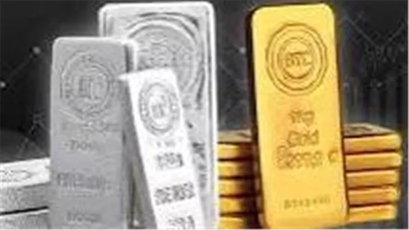 الفضة تتعافى جزئياً والذهب يستعيد توازنه بعد صدمة السوق