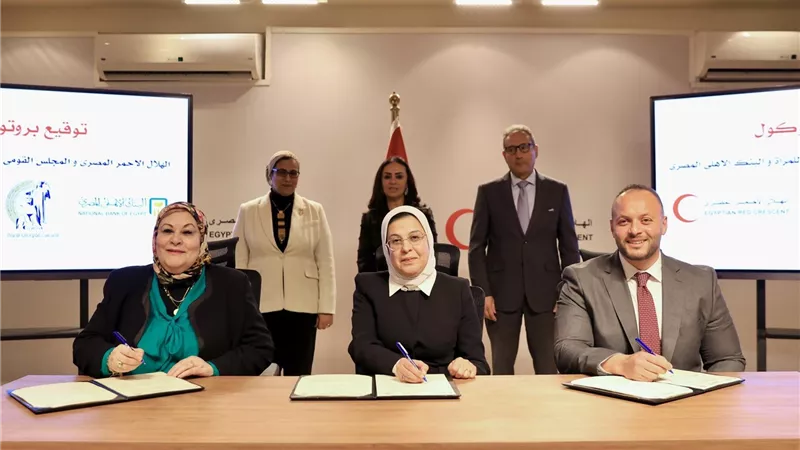 البنك الأهلي يوقع بروتوكول تعاون مع الهلال الأحمر المصري والمجلس القومي للمرأة