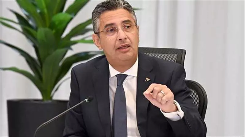 وزير التموين :خفض سعر الدواجن المجمدة إلى 100 جنيه للكيلو