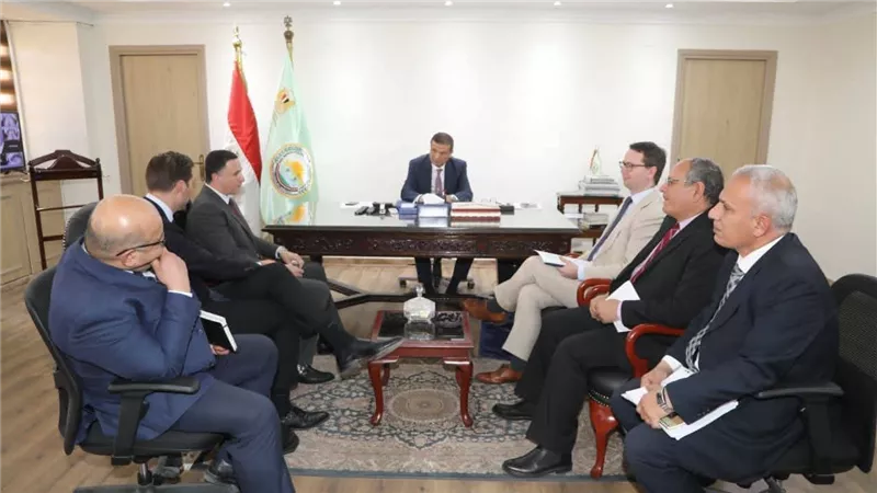 وزير الزراعة يبحث مع 