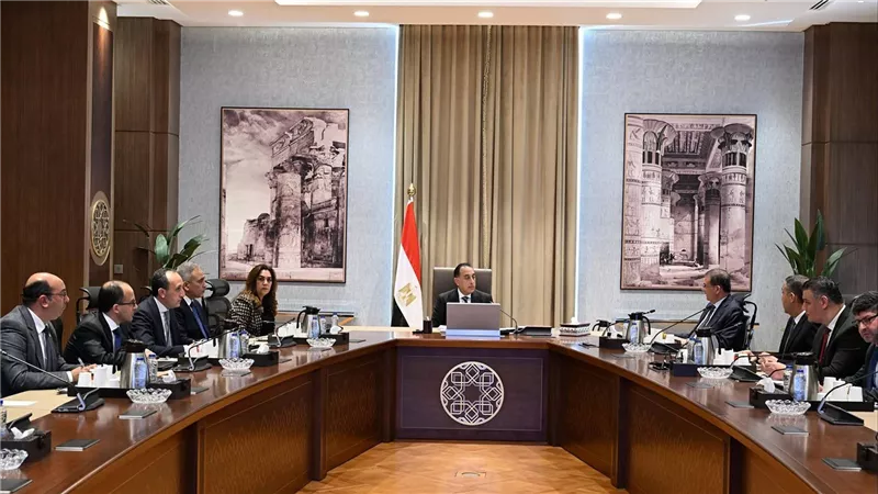 رئيس الوزراء يتابع مع محافظ قنا الموقف التنفيذي لعدد من المشروعات التنموية والخدمية