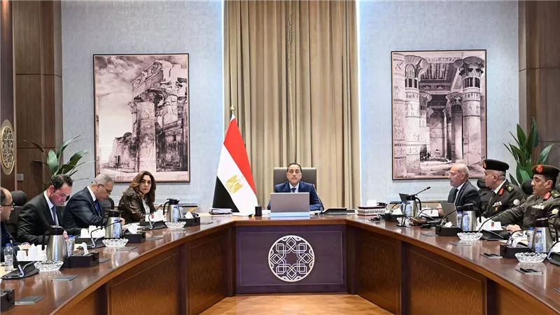 رئيس الوزراء يستعرض المشروعات الجاري تنفيذها بمحافظة القاهرة بالتنسيق مع الهيئة الهندسية