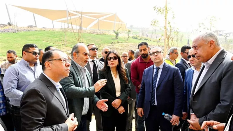 وزيرة الإسكان تقوم بجولة موسعة بمشروع 