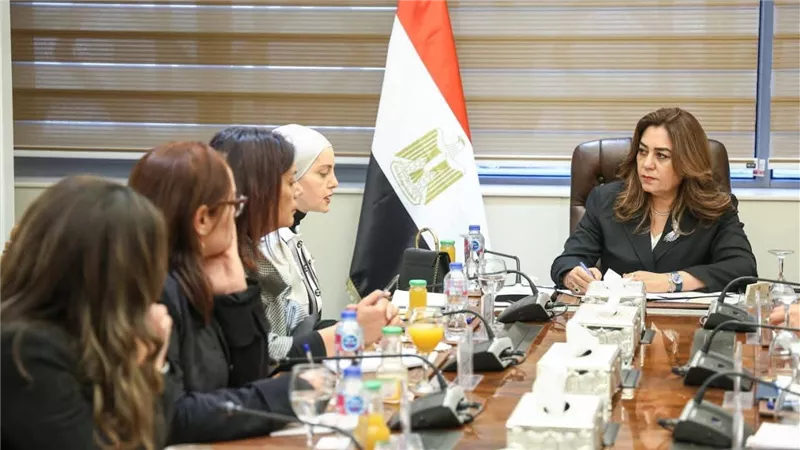 وزيرة التنمية المحلية والبيئة تبحث مع مدير برنامج الأغذية العالمي بالقاهرة ملفات التعاون المشترك