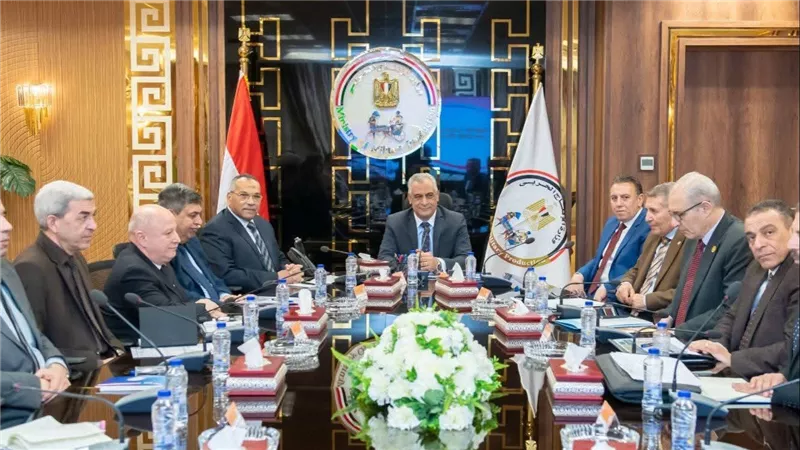 وزير الدولة للإنتاج الحربي يتابع الموقف التنفيذي لمشروعات المبادرة الرئاسية 