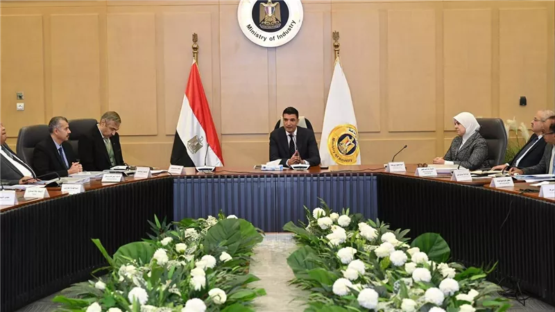وزير الصناعة يطلق مرحلة جديدة لمركز تحديث الصناعة ترتكز على الابتكار والاستدامة