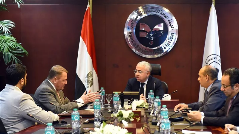 الهيئة العامة للاستثمار والمناطق الحرة وشركة جارديان جلاس يبحثان خطط توسع الشركة في مصر