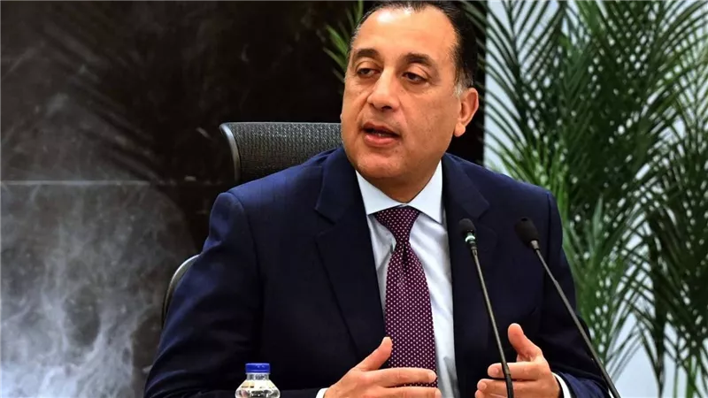 رئيس الوزراء يتفقد ميناء سوميد ومحطة صومعة عتاقة لمتابعة تغويز الغاز وتخزين الأقماح بالسويس