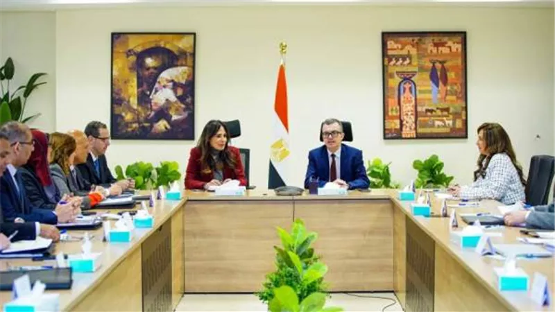 وزير الاستثمار يبحث مع شركات السكر تعزيز التوازن بين الإنتاج والاستهلاك 