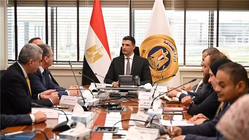 وزير الصناعة يبحث مع شركة دراسكيم إنشاء أول مصنع لإنتاج سيانيد الصوديوم في مصر باستثمارات 200 مليون دولار