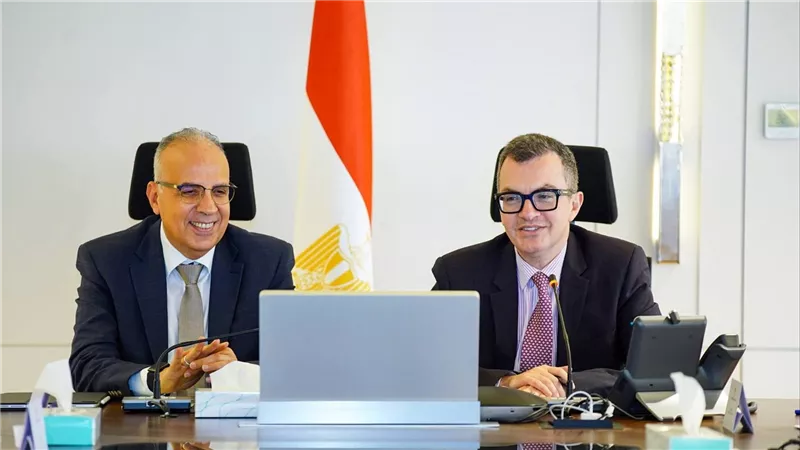 وزيرا التخطيط والري يبحثان خطة الاستثمارات للعام المالي 2026/2027