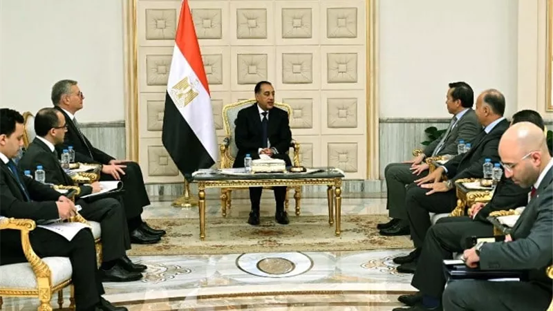 رئيس الوزراء يلتقي نائب الرئيس التنفيذي لشركة “بي بي” على هامش مؤتمر إيجيبس 2026